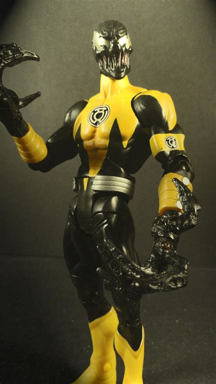 15 Heroes Who Are Or Wear Yellow (Ranked)