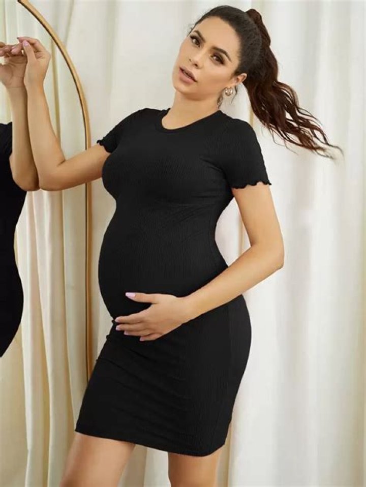 22 Best Maternity Photoshoot Dresses