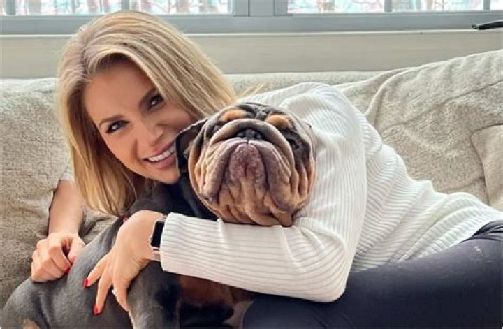 Ashley Strohmier’s bio: age, Fox News, birthday, parents, salary, family, net worth, married, KMIZ