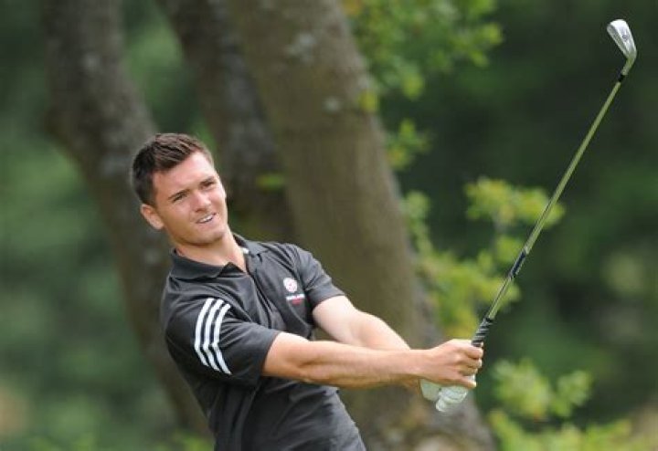 Ben Amor Signs For Jenahura