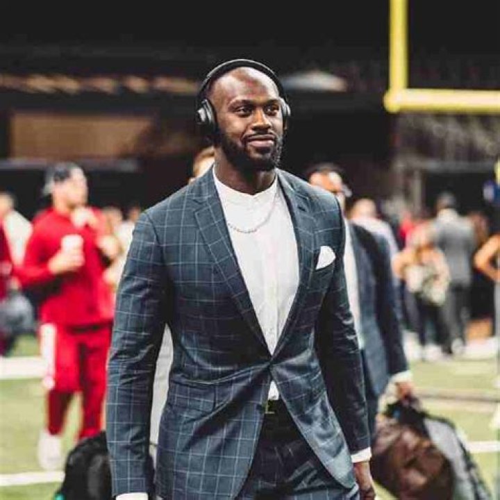 Chandler Jones Wife, Net Worth, Height, Parents, Wikipedia