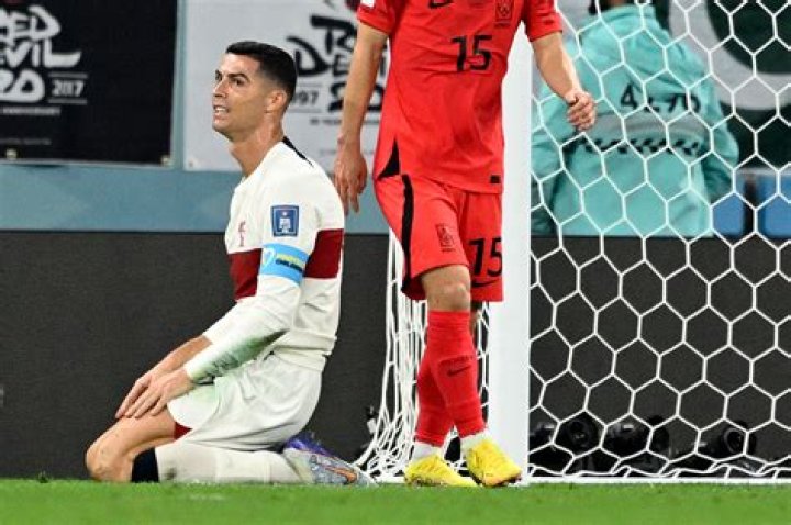 Cristiano Ronaldo reacts differently to Sadio Mane after meeting Lajami twins