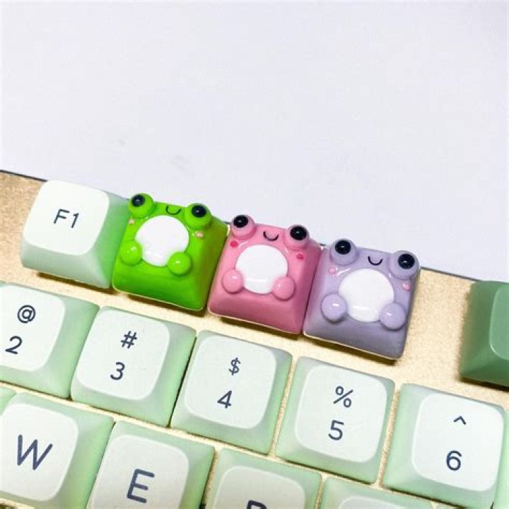 Custom Accessory Artist Turns Pochita Into Cute Keycap!
