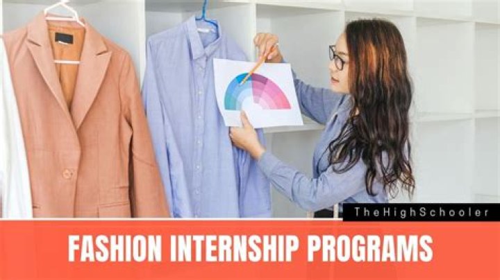 Fashion Week Internships Programs & Reviews
