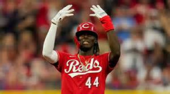 girlfriend Kim Cruz, stats, contract, age, net worth