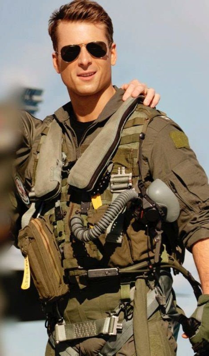 Glen Powell: Everything We Know About His Career, Family, and Relationships 