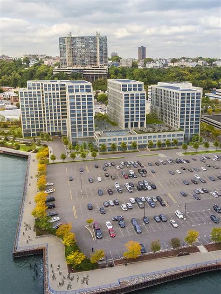 Hamilton Cove, 800 Harbor Boulevard - Rentals in Weehawken