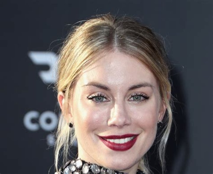 Jennifer Holland Net Worth