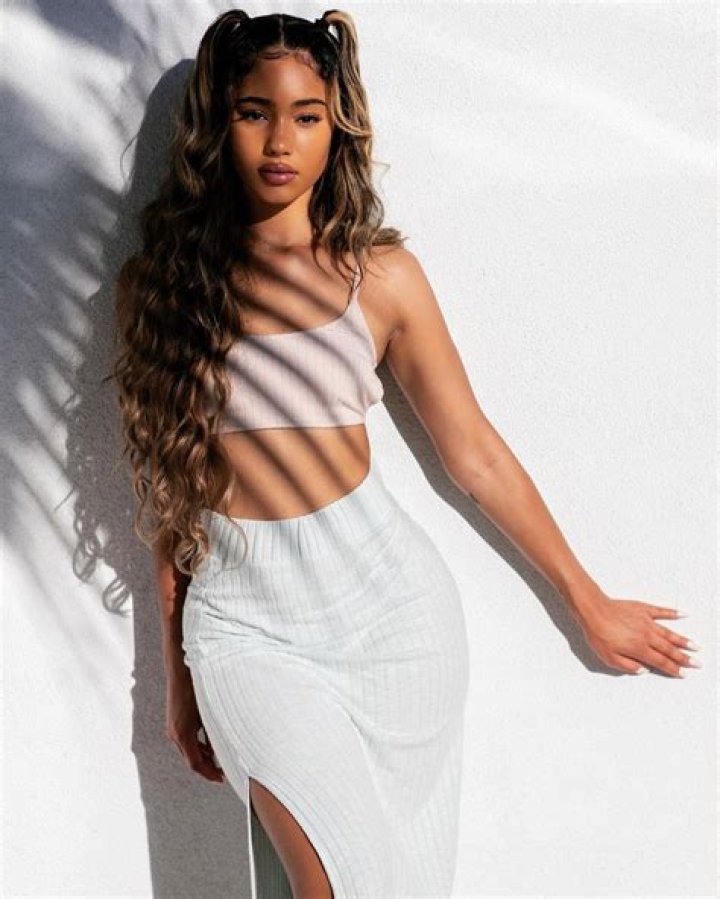 Lalatheislandgal: Exploring The Unique Charm Of This Instagram Sensation