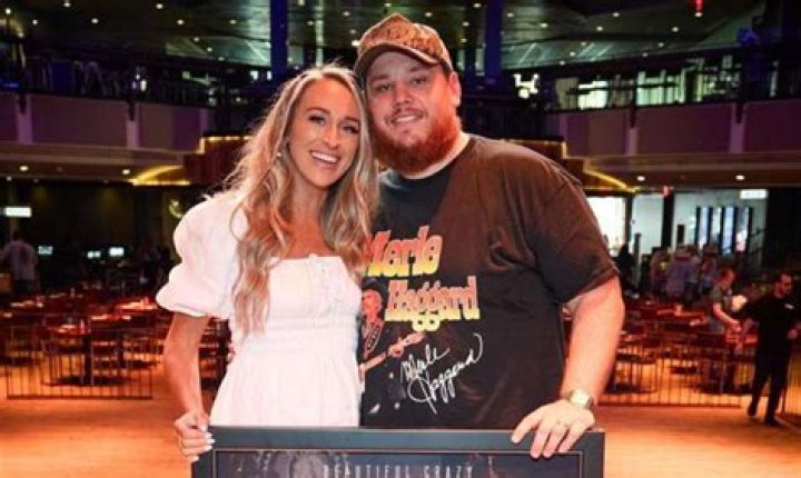Luke Combs Wife, Net Worth, News, Parents, Age, Height