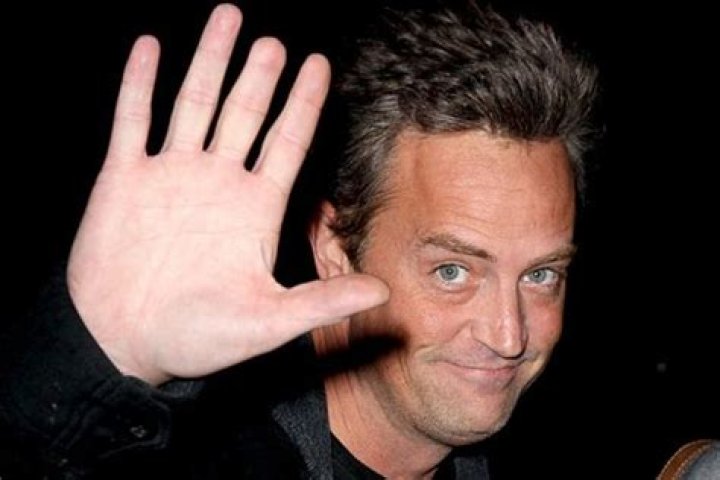 Matthew Perry Missing Finger: The Truth Behind Friends Star's Hand