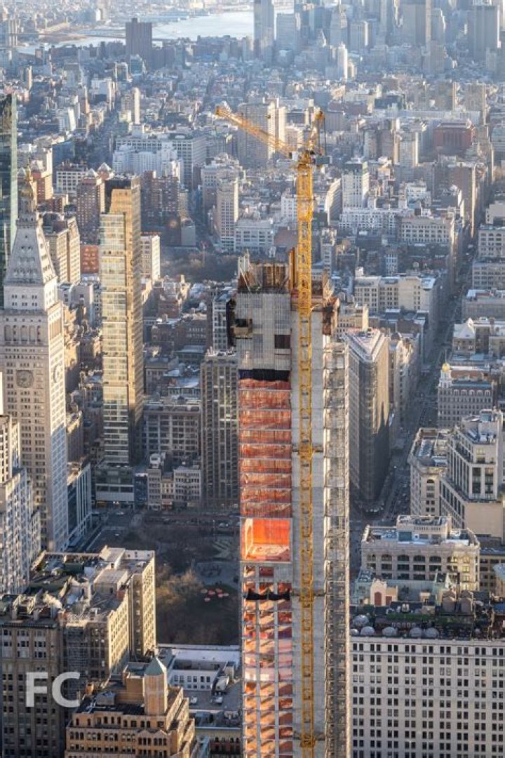 Russian-steered supertall 262 Fifth Avenue begins construction; 1,000-foot-tall condo to interrupt view between Flatiron and Empire State Building
