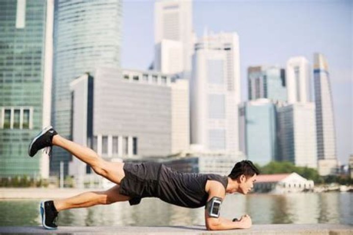Switch Up Your Boring Plank With These 10 Ab-Bracing Variations