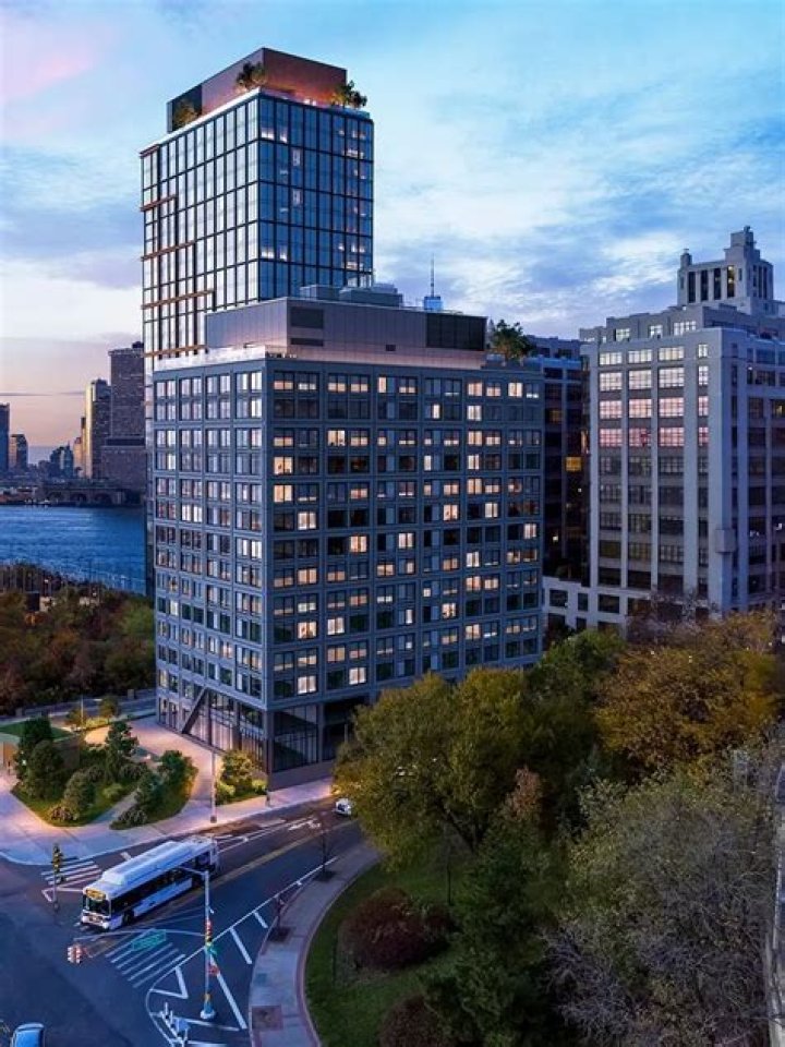 The Landing at Brooklyn Bridge Park, 15 Bridge Park Drive - Rentals in Brooklyn Heights