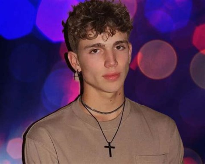 Vinnie Hacker - Age, Bio, Birthday, Family, Net Worth