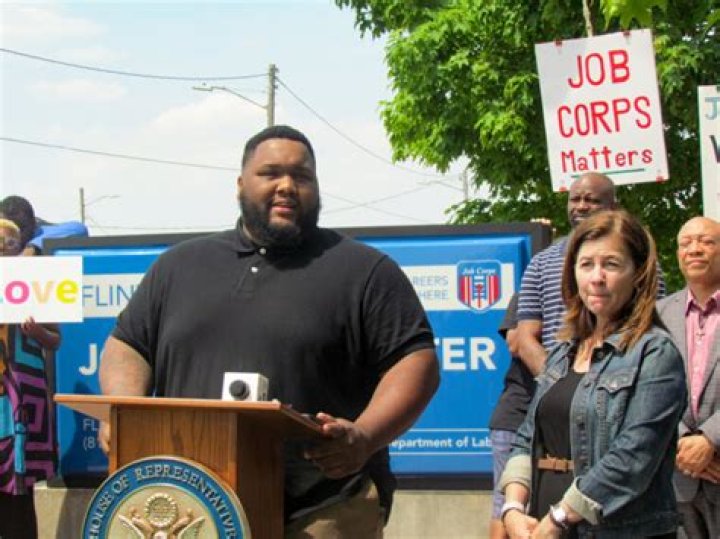 Wayne Cornish Job, Net Worth, Height, Holly