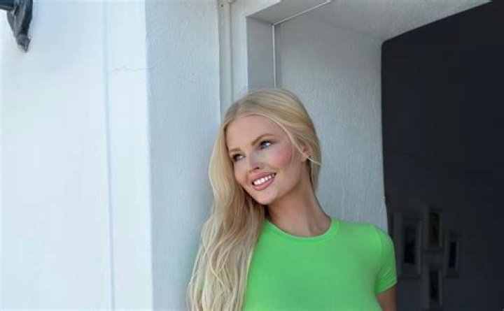 Zienna Eve – Bio, Age, Net Worth, Height, Nationality, Single